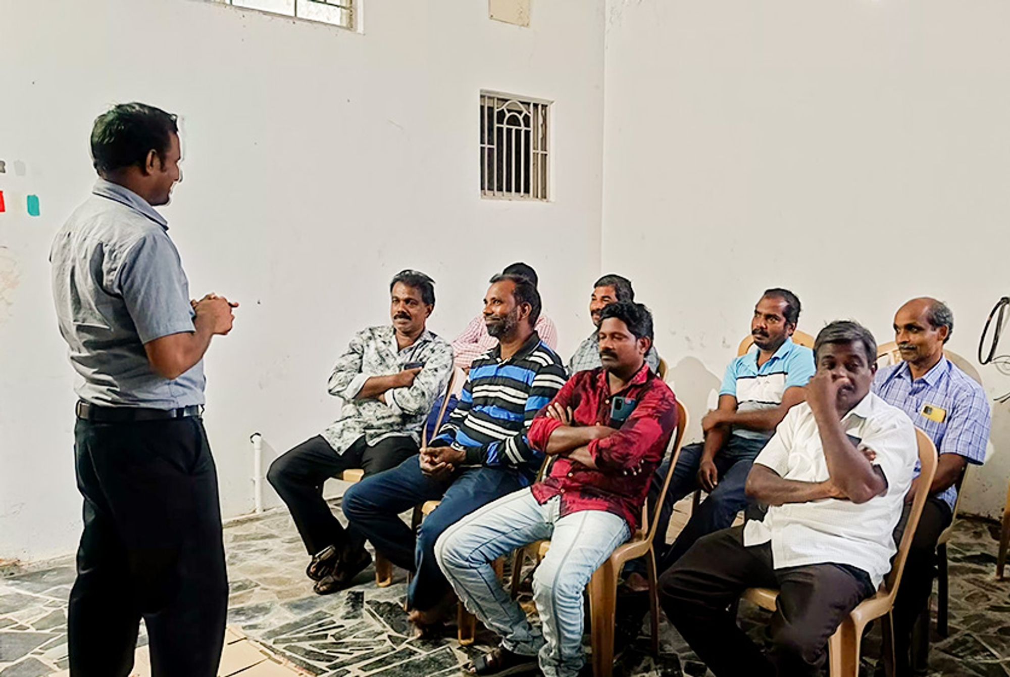 Taro Pumps manager conducting mechanics meet