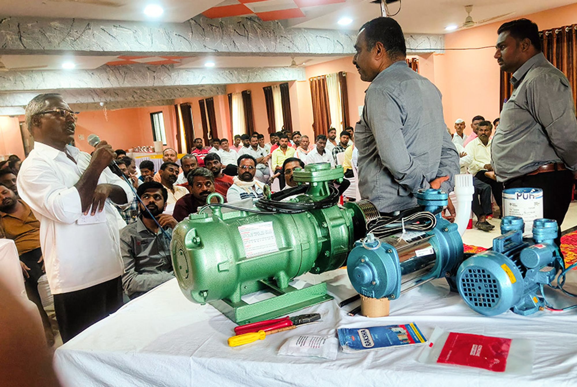 Taro Pumps conducting mechanics meet