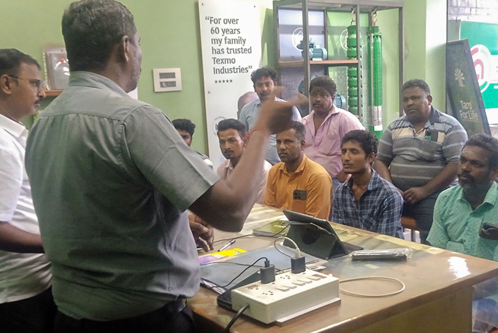 Taro Pumps manager conducting mechanics meet