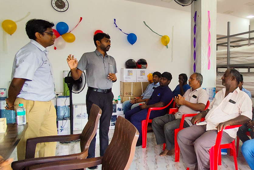 Taro Pumps manager conducting mechanics meet