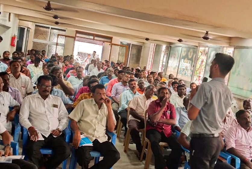 Taro Pumps manager conducting mechanics meet